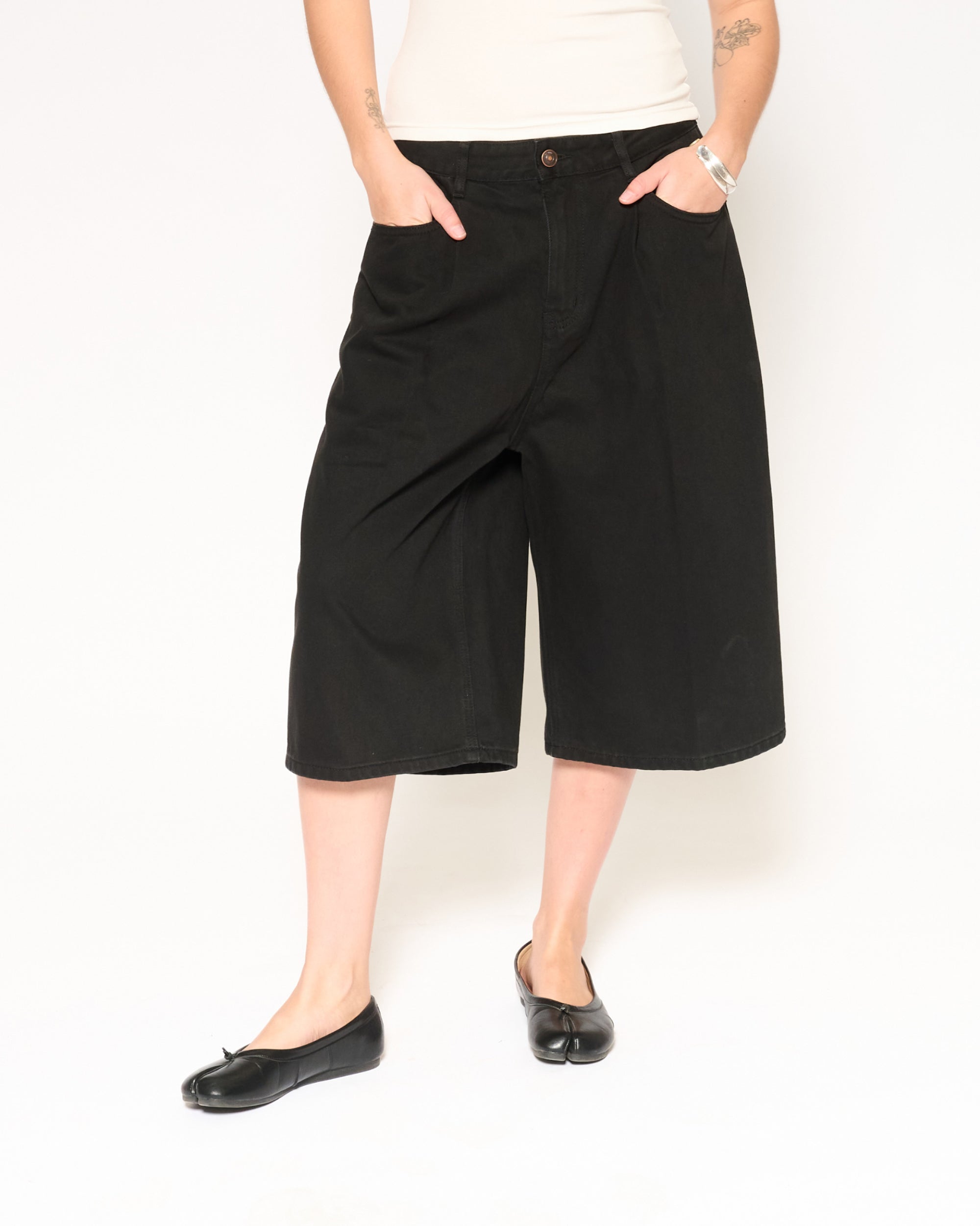 On Air Black Jorts