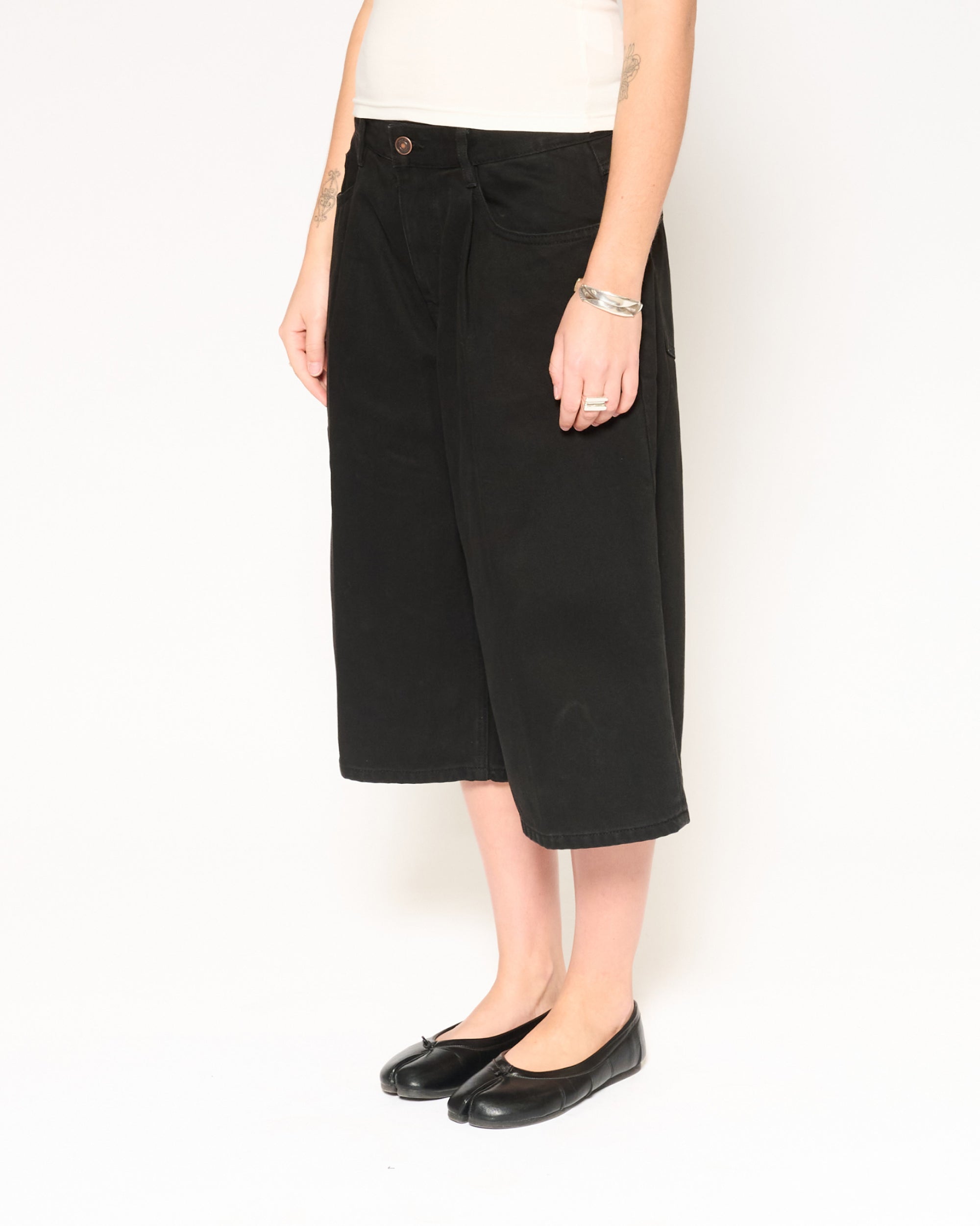 On Air Black Jorts